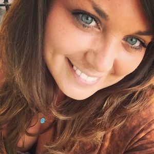 Meet your Posher, Deborah